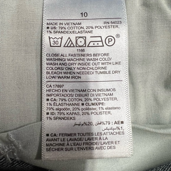 Old Navy Rolled Hem Denim Shorts Size 10 - Picture 5 of 5